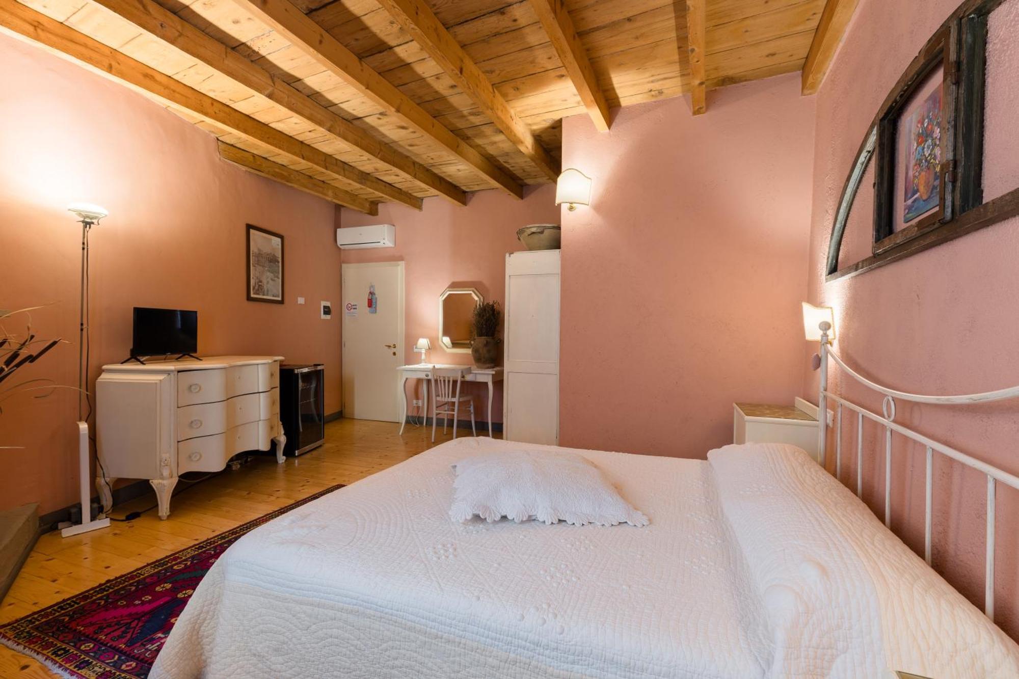 B&B Corte Del Mincio Монцамбано Экстерьер фото